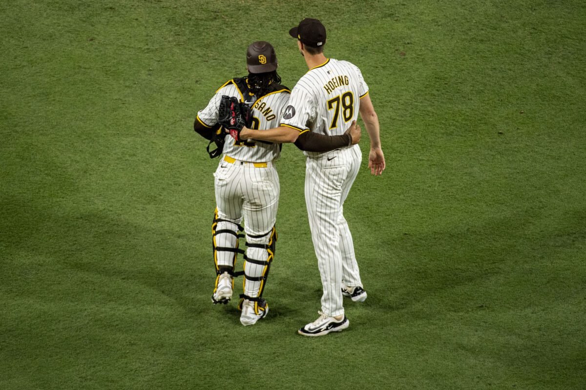 Padres derrota 8-1 a Dodgers y los barre en la serie en Petco Park 