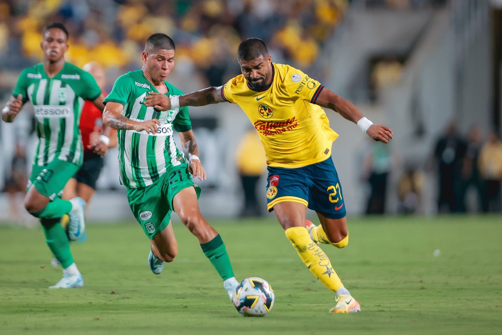 América igualó 2-2 con el Atlético Nacional de Colombia.