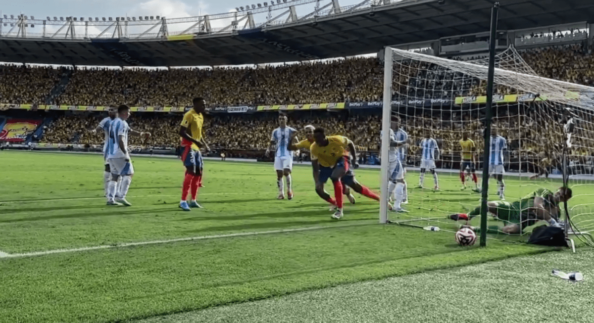 Colombia derrotó 2-1 a Argentina. 