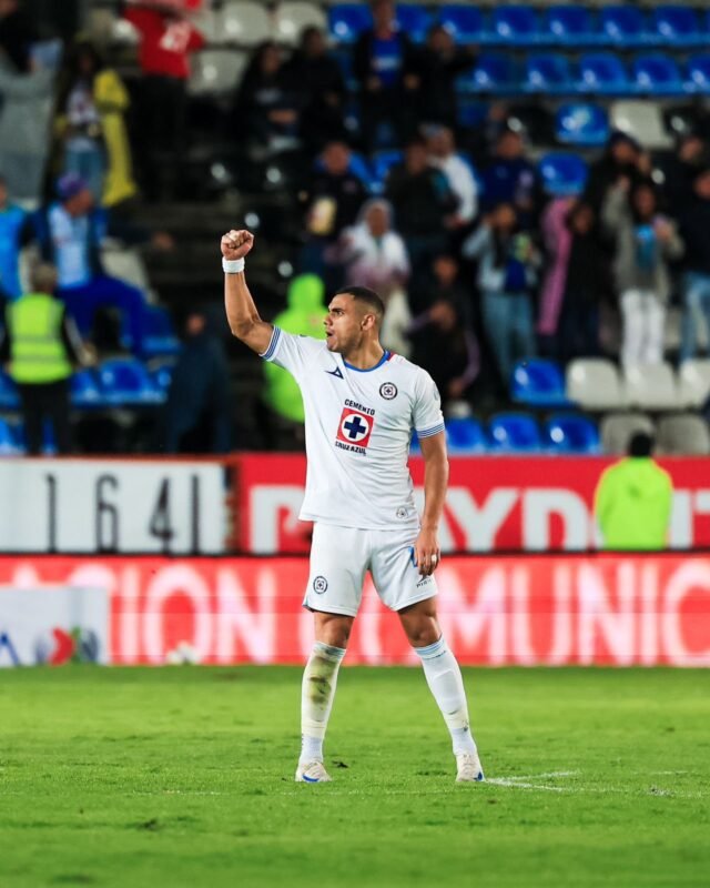 Cruz Azul goleó al Pachuca en la Liga MX. 