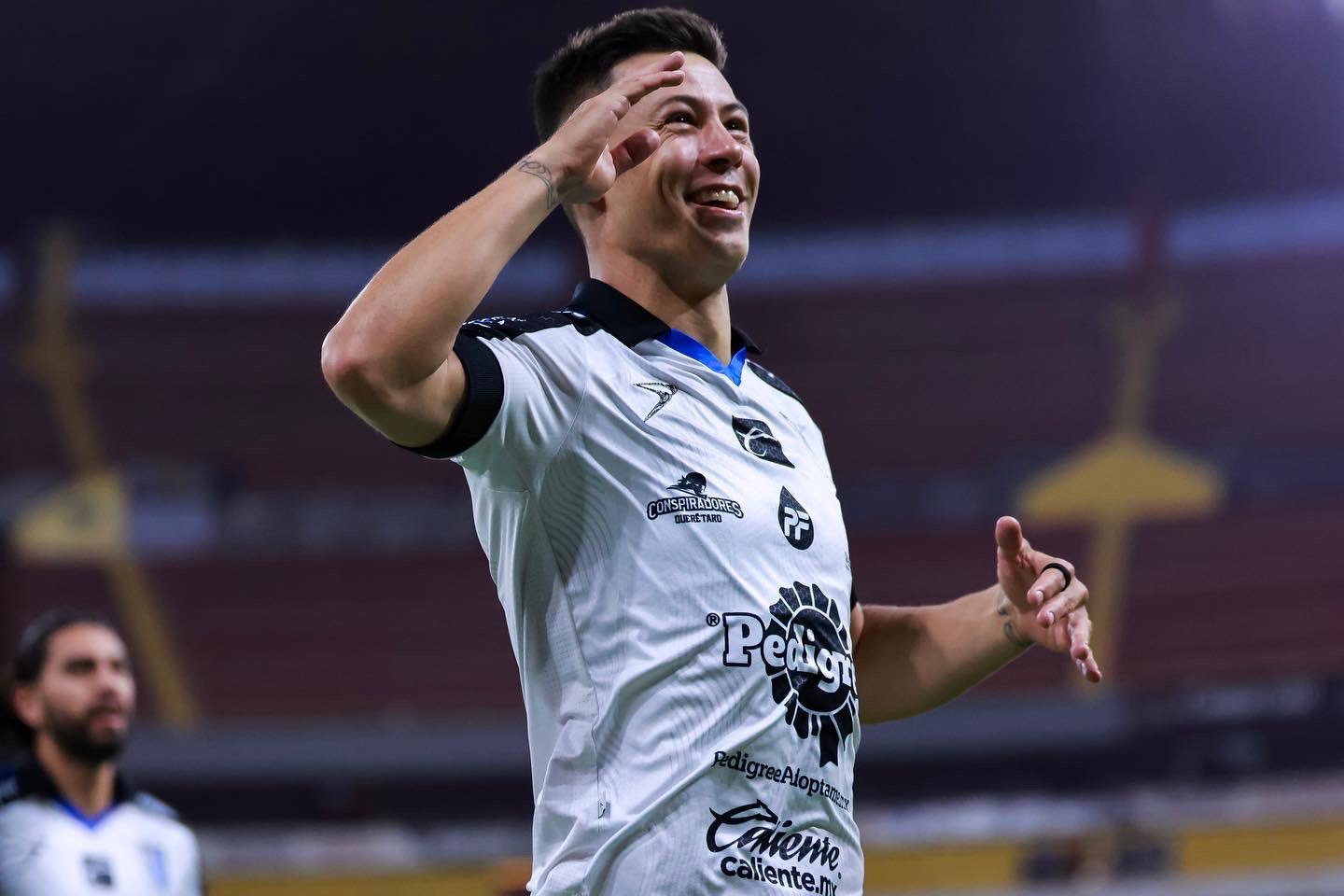 Querétaro derrota 1-0 al Atlas y liga triunfos