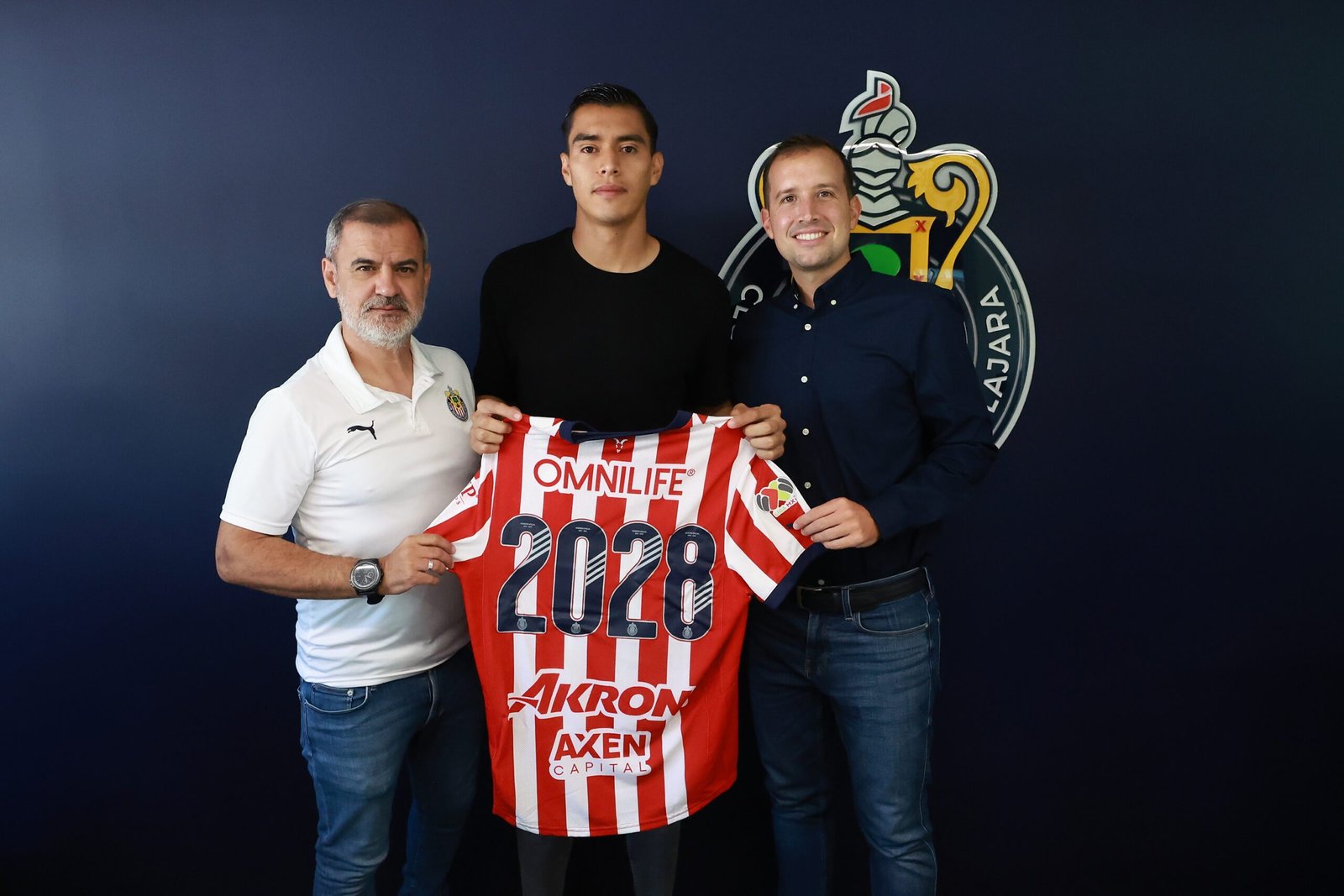 Raúl Tala Rangel renueva con Chivas hasta 2028