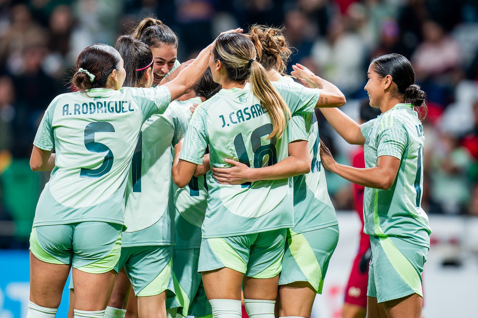 México golea 4-0 a Tailandia en partido de preparación