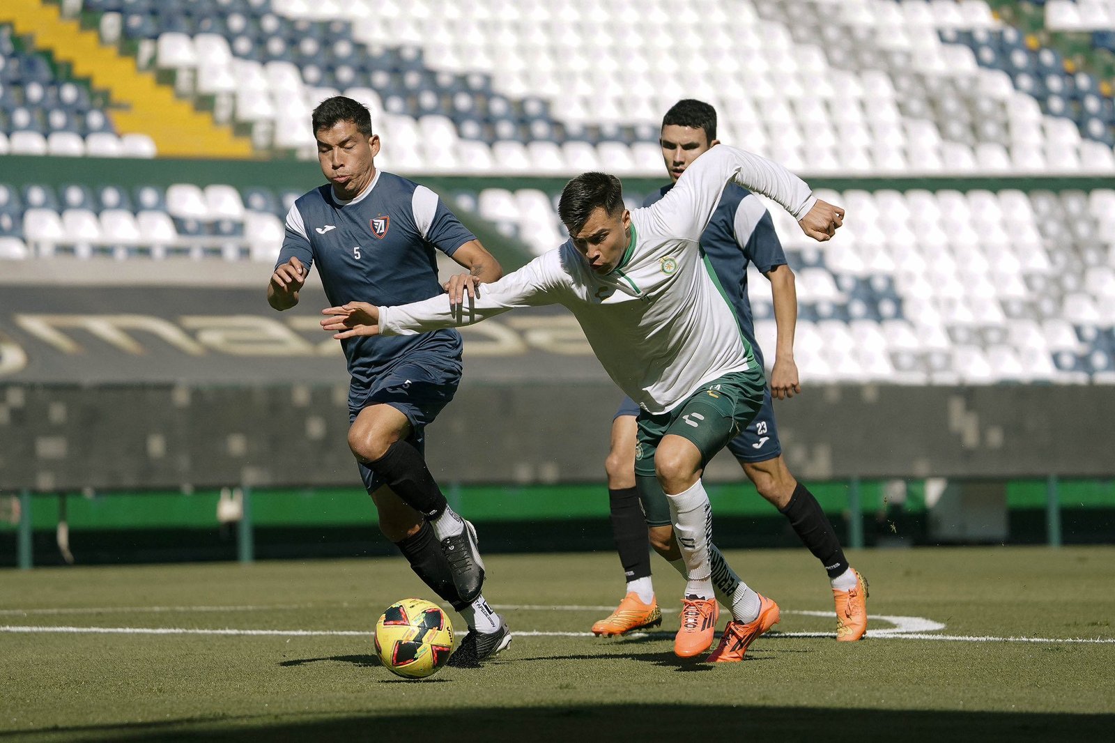 León goleó al Tepatitlán 4-1.