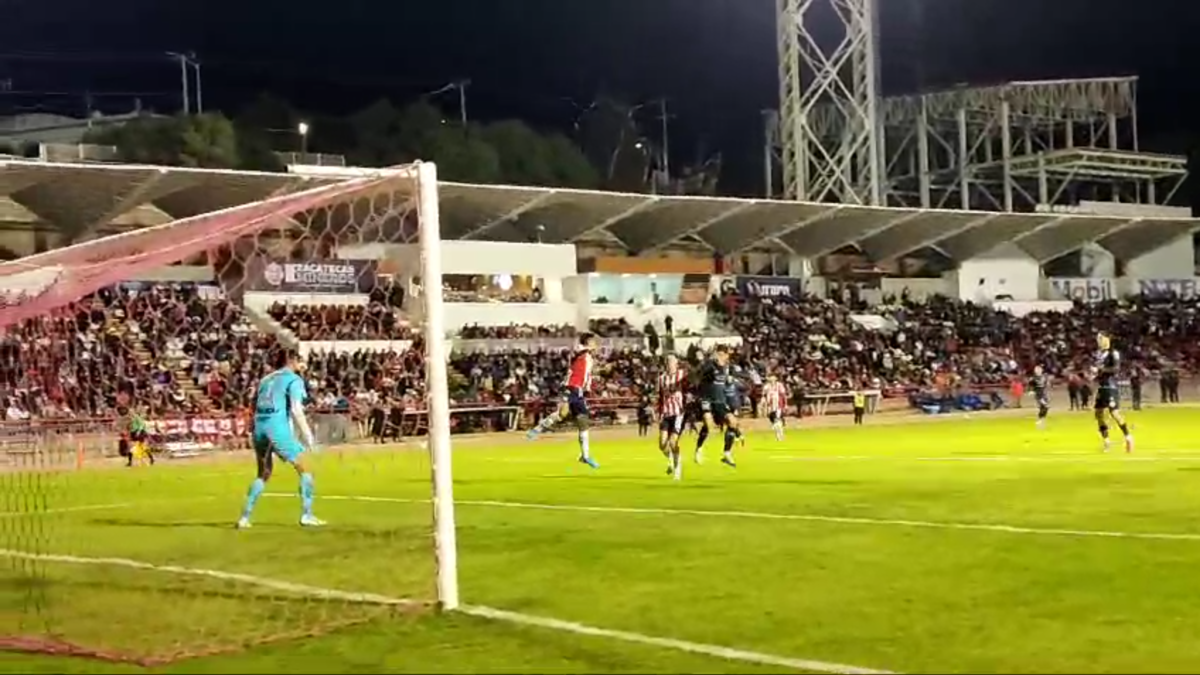 En el cierre Mineros estuvo cerca del gol ante Chivas. 