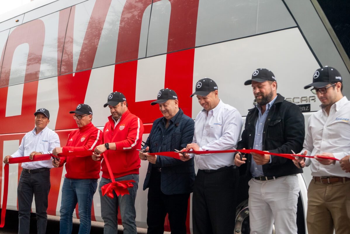 Necaxa estrena autobús 