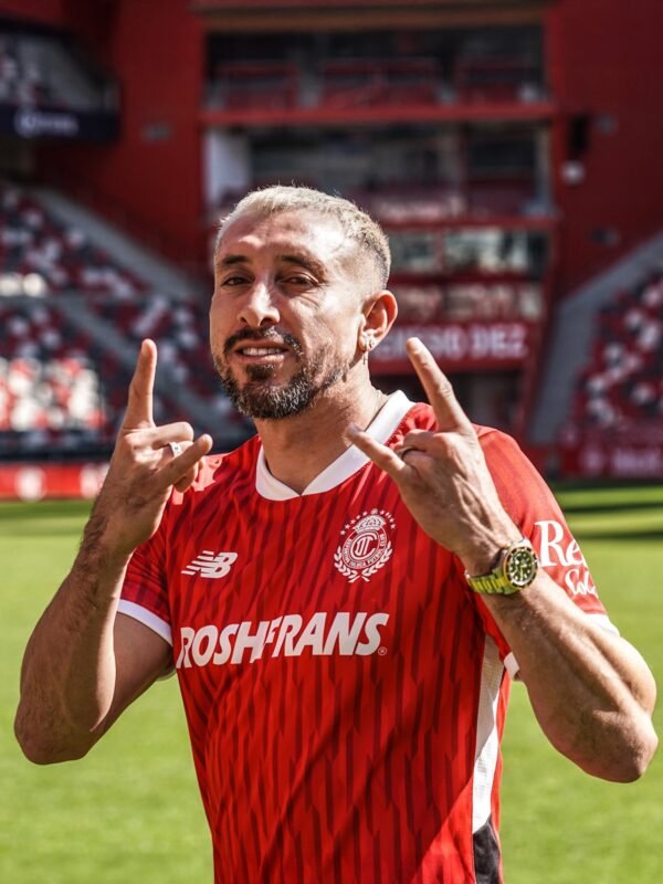 Héctor Herrera nuevo jugador de los Diablos Rojos del Toluca. 