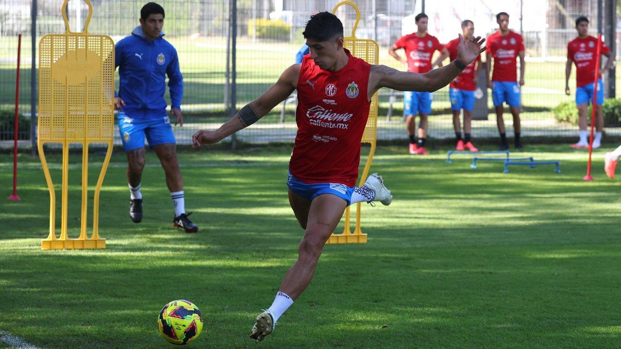 Lee más sobre el artículo Liga MX: Chivas y sus 21 convocados para el Clásico ante América